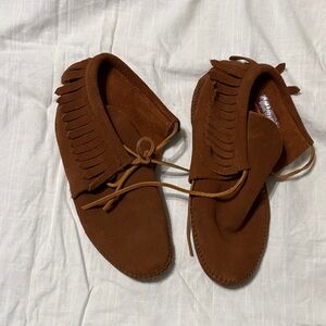 Minnetonka soft sole boot moccasin